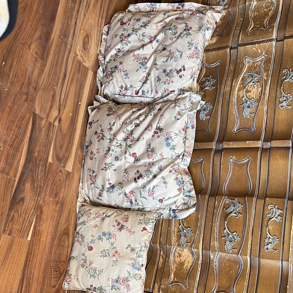 Floral Cream Cushion Set